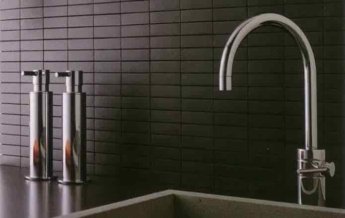 تصویر 3 از کاشی حمام رنگ مشکی انتخابی جذاب برای فضاهای امروزی